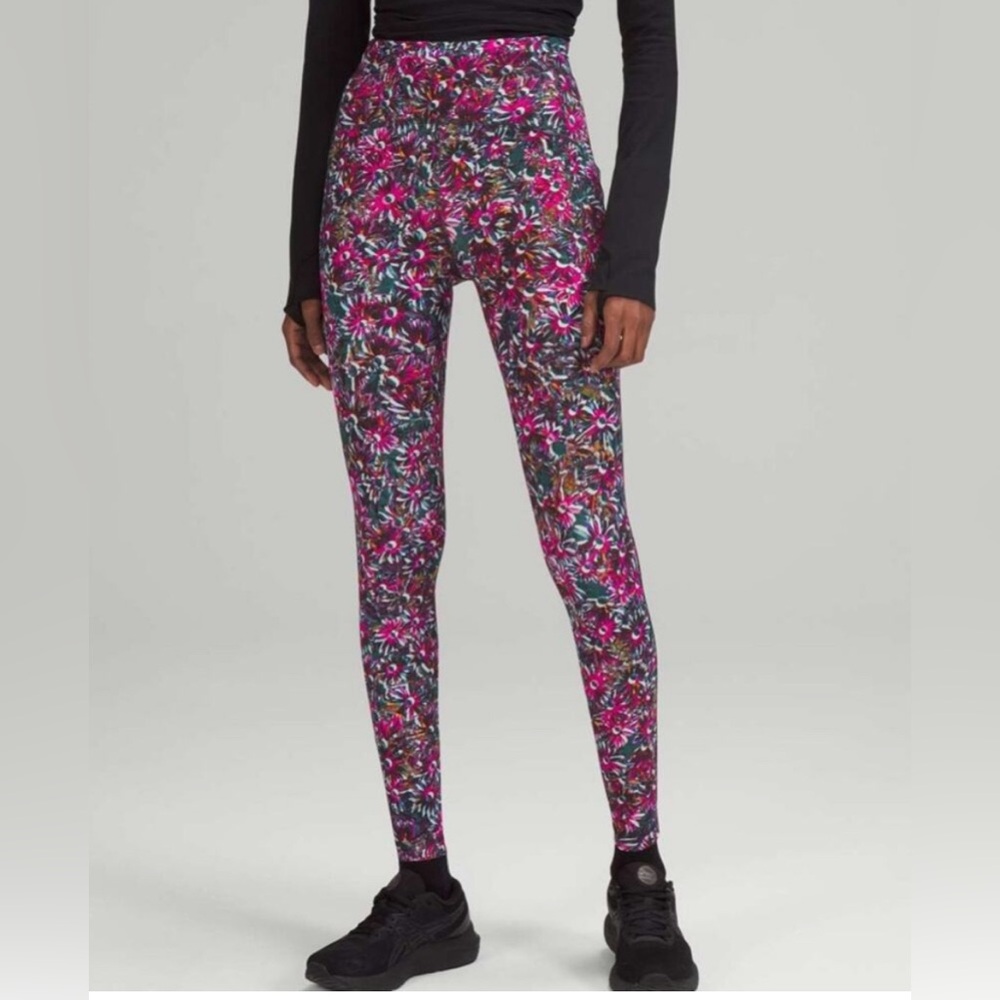 Lululemon Swift Speed High-Rise Tight 28"
Floral Electric Multi